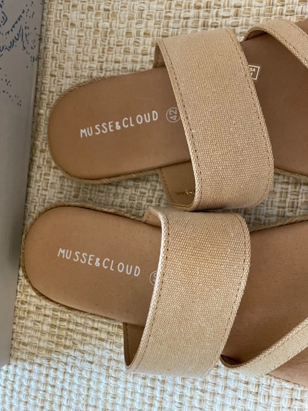 Musse & Cloud Zubeach women’s sandals sz.. 11